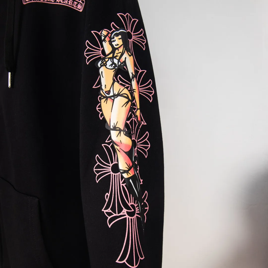 P330 zp version [exclusive supply] Chrome Hearts' latest Chrome Hearts Deadly Doll co-branded comic girl zipper long-sleeved hooded sweatshirt jacket. Heavy production. Scan the QR code to enter the official website in seconds. All customized original versions are the same. Many details. What you see is what you get. Look for the exclusive background. Zhengerbajing 500g pure cotton large terry fabric. All fabrics have been shrunk in advance. Quality first. What you see is what you get. The pattern will not change after one wash. Distinguish some disposable clothes in the market. Three standards Complete packaging, all original and customized, same style for men and women, versatile, more classic version, very unique color: black, size: S M L XL, number: MY10825